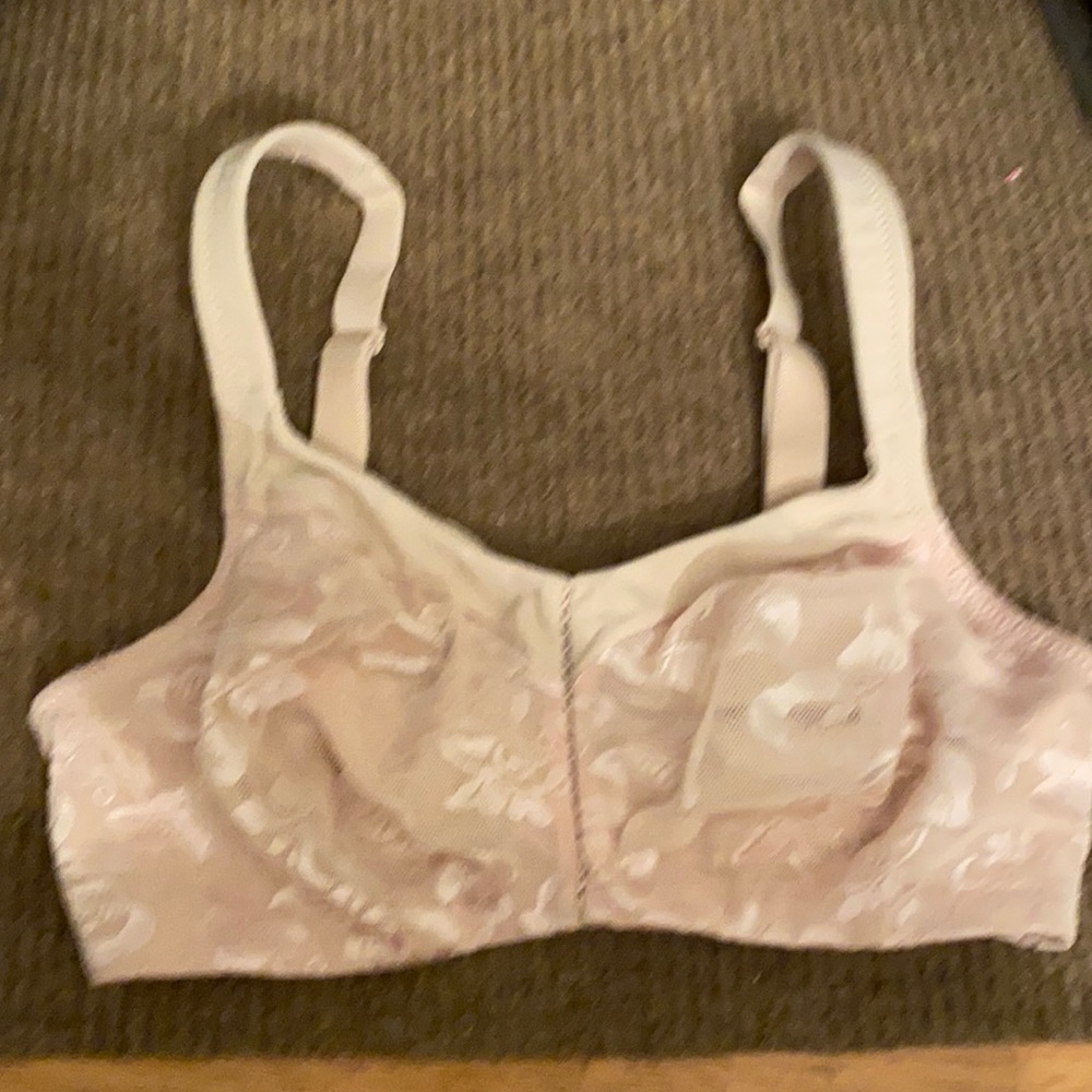 Wacoal nude lace overlay cups 36D
